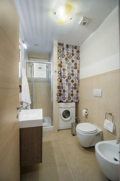Iflat Sleek Apt In Testaccio Near Ostiense Train Station Apartamento
